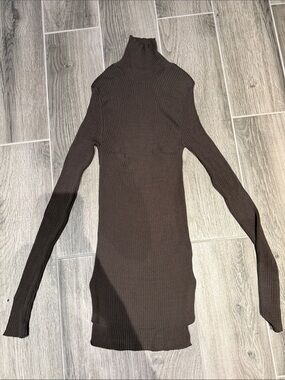 Ribbed Long Sleeve Turtleneck in Dark Brown